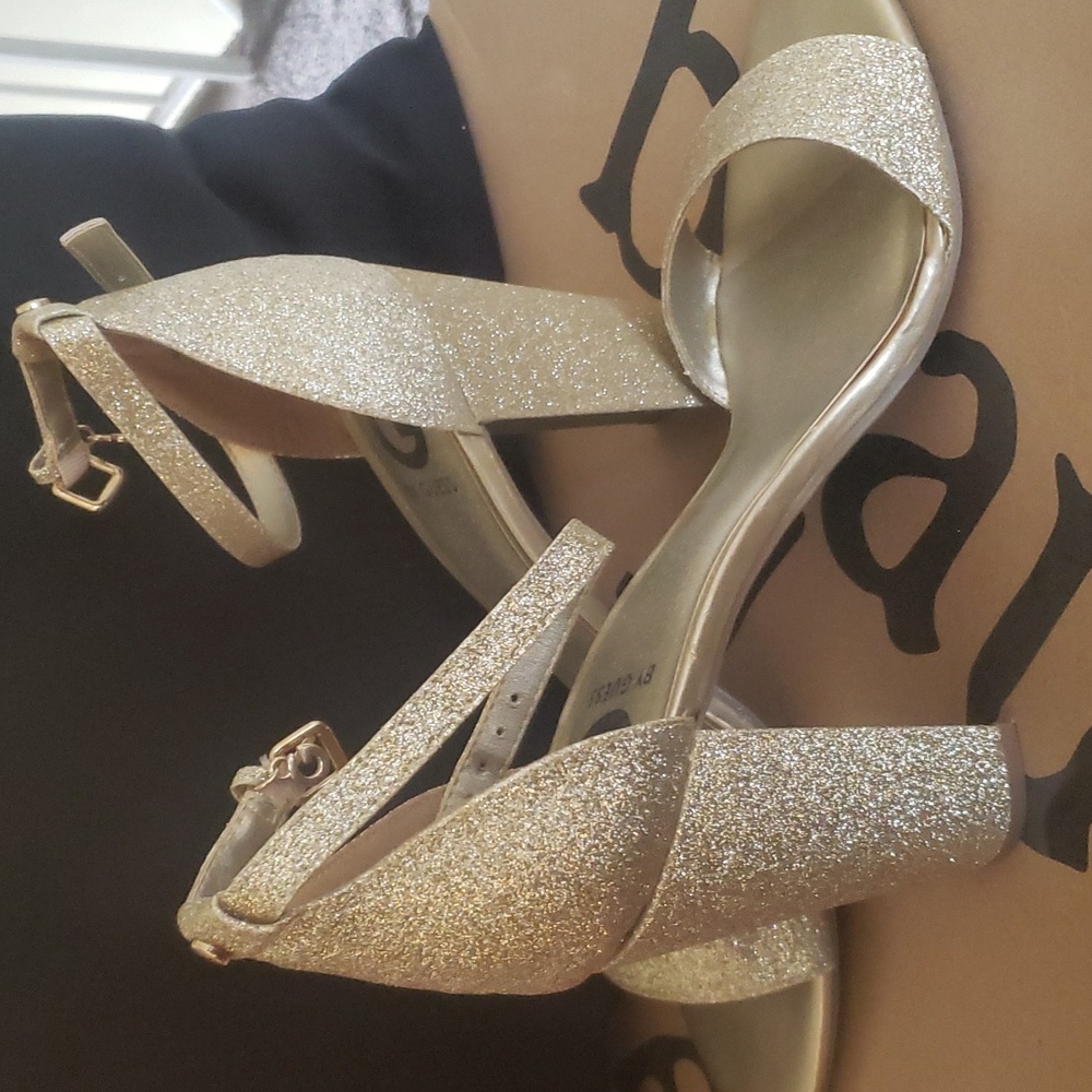 Shoes - Picture 3 of 4